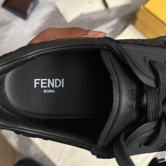 Fendi size 10 leather and suede black sneakers never been worn. - Picture 5 of 8